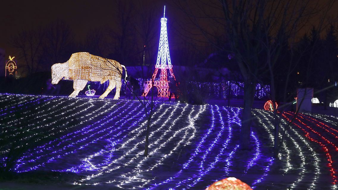 Eiffelturm in Weißrussland: Licht-Installationen in einem Park in Minsk.