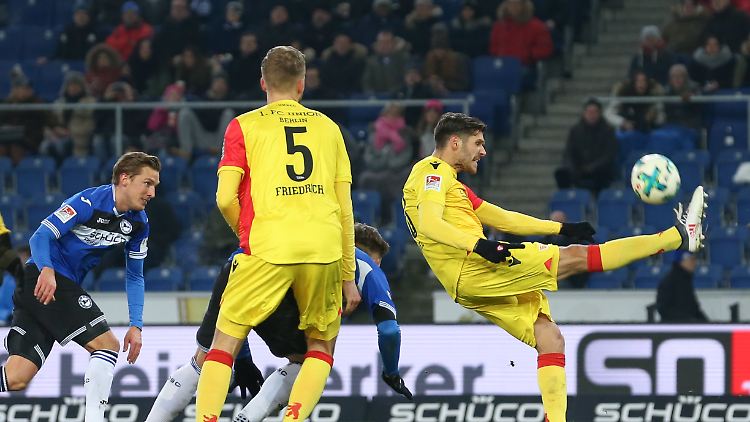 Bielefeld und Union Berlin: Mittelmaß in der 2. Fußball-Bundesliga.