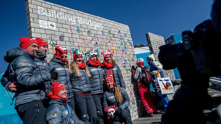 Willkommenszeremonie. Athleten und Betreuer vom deutschen Team im Olympischen Dorf in Pyeongchang.