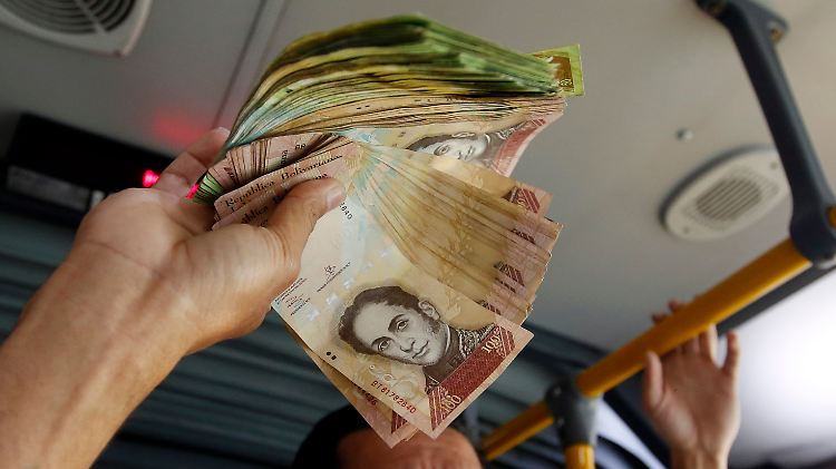 Bolívar-Banknoten sind nun wesentlich weniger wert.