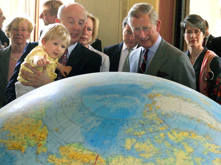 Hans Joachim Schellnhuber mit Sohn und dem britischen Thronfolger Prinz Charles bei einem Besuch in Potsdam im vergangenen Jahr.