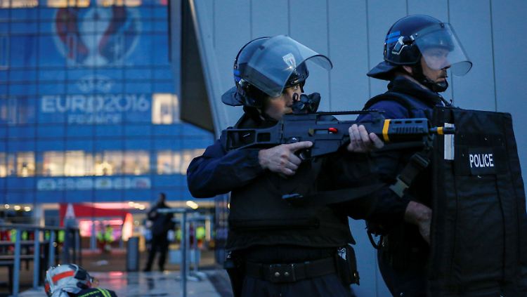 Französische Polizisten trainieren den Ernstfall.