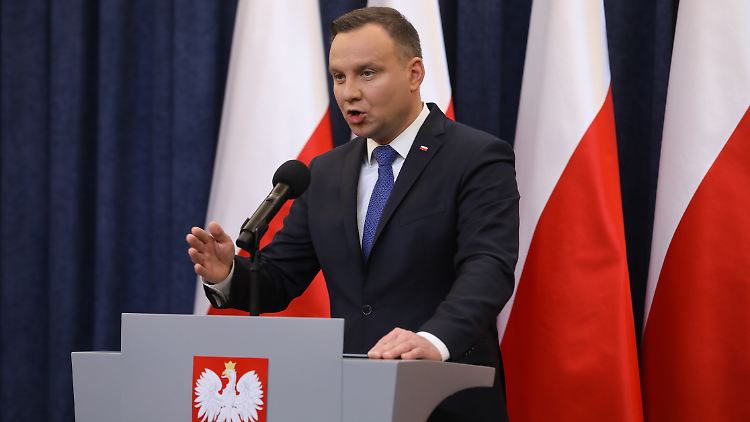 Polens Präsident Duda unterzeichnet das umstrittene "Holocaust-Gesetz".