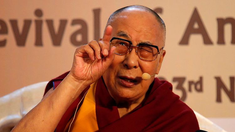 "Betrachte Situationen von allen Seiten und Du wirst offener", empfiehlt der Dalai Lama. 