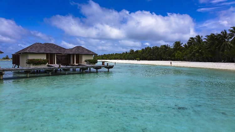 Urlauber sollten die Hauptstadt meiden, doch für die Insel-Resorts gibt es keine Warnung.