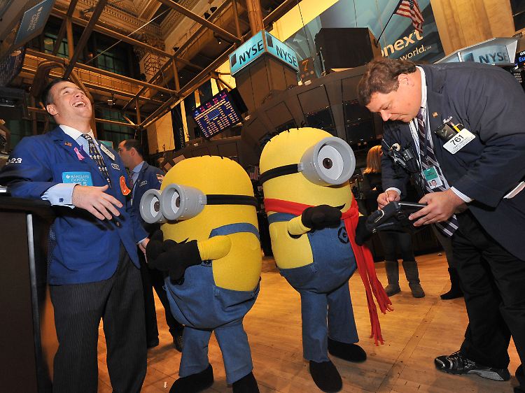 Verkürzter Handel am "Black Friday": Am Tag nach "Thanksgiving" blieb in New York Zeit für Werbeauftritte, Kinderbesuche und allerlei Schabernack mit Filmfiguren wie den "Minions".