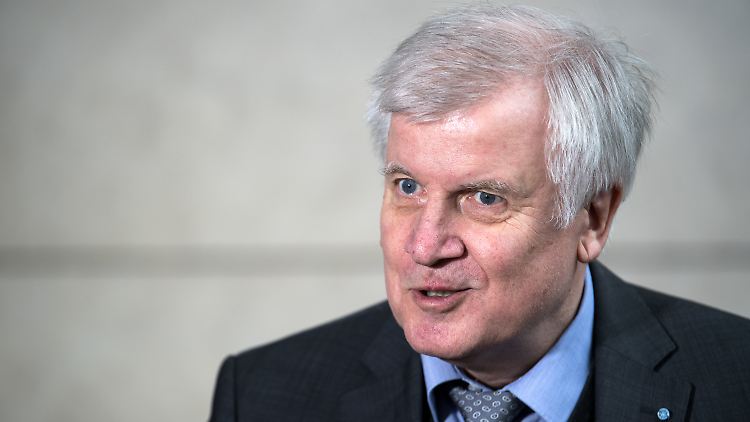 Seehofer könnte ein "extrem aufgemörteltes Superministerium" bekommen.