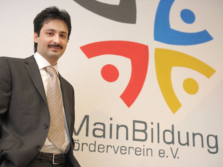 Beim Förderverein Main-Bildung engagiert sich Cengiz für die Integration von Türken in Würzburg.
