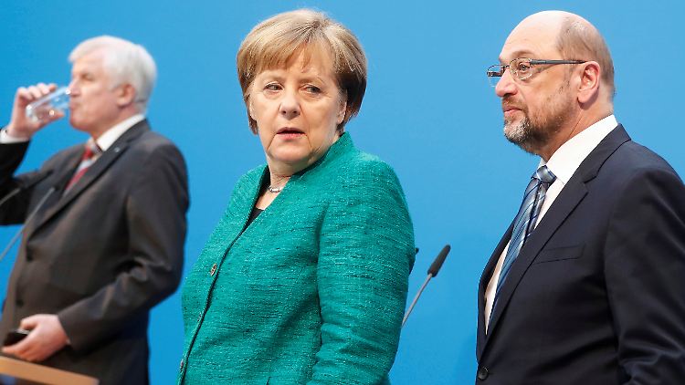 Zusammen in die Zukunft: Seehofer und Schulz sollen in Merkels viertem Kabinett sitzen.