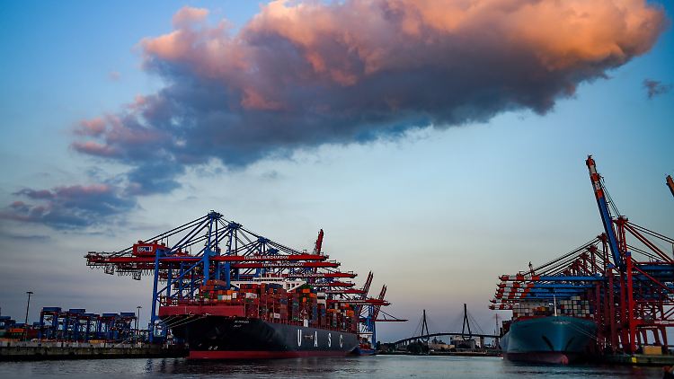 Die deutschen Exporte erreichen neue Höchststände - das merkt man auch am Hamburger Containerhafen.