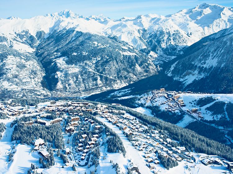 Courchevel und seine Talstation ziehen viele Gäste an, die ihre Sommer an der Côte d'Azur verbringen.