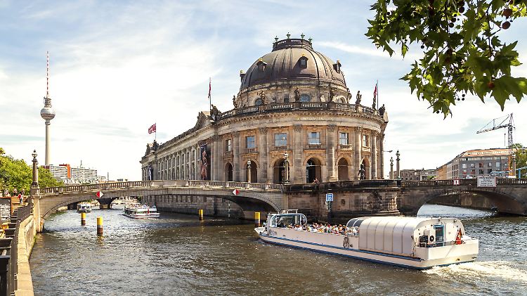 Touristenmagneten: Fernsehturm und Museumsinsel in Berlin.