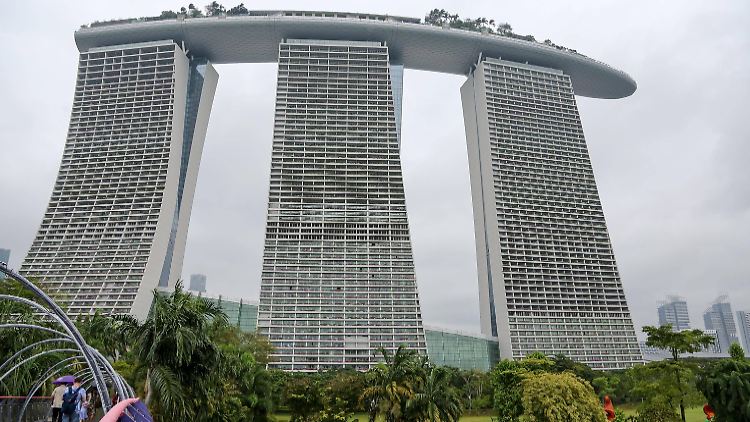 Spektakulärer Bau: Hotel "Marina Bay Sands" in Singapur.