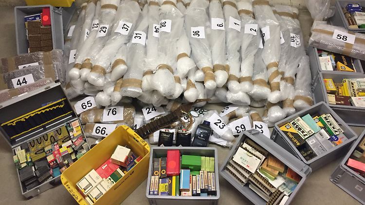 Messer, Schusswaffen, Munition falsch gelagert - dem Besitzer könnte nun die waffenrechtliche Erlaubnis entzogen werden.