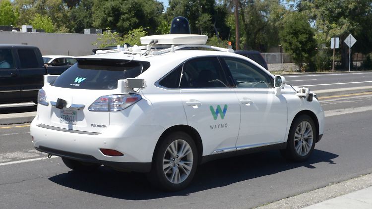 Selbstfahrendes Auto von Waymo.