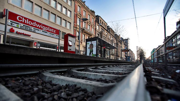An der Haltestelle Chlodwigplatz wurde der Mann auf die Gleise gestoßen.