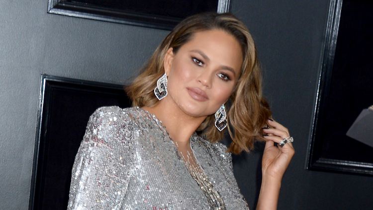 Chrissy Teigen kocht gerne - und gerne auch mal nackt.
