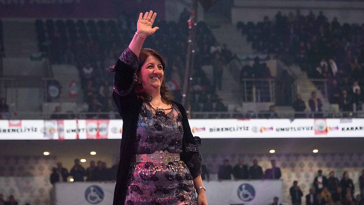 Pervin Buldan prangerte zivile Opfer bei dem Militäreinsatz in Syrien an.