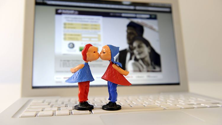 Bei manchen Online-Dating-Plattformen kommunizieren auch Mitarbeiter des Anbieters anstelle echter Singles.