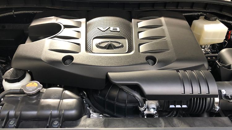 Der 5,6-Liter-V8 mit 400 PS hat mit den 2,7 Tonnen leichtes Spiel, ist aber auch kein Kostverächter.