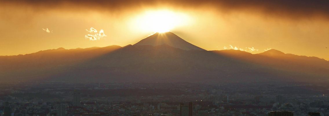 Winterliche Sonnenuntergang über dem Berg Fuji: Der Nikkei kommt nach dem Kurssturz von vergangener Woche nicht richtig in Schwung.
