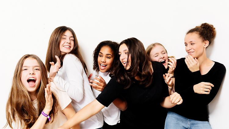 Mit diesen Mädchen – und einem Jungen – hat Pinkstinks den Song "Not Heidis Girl" aufgenommen.