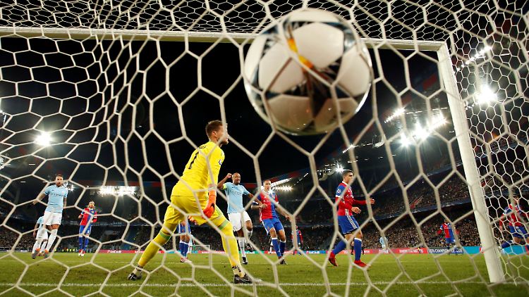 Viermal landete der Ball im Baseler Tor - und damit waren die Schweizer noch bestens bedient.