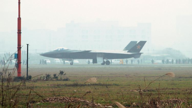 Das Kampfflugzeug Chengdu J-20 hat Tarnkappeneigenschaften.