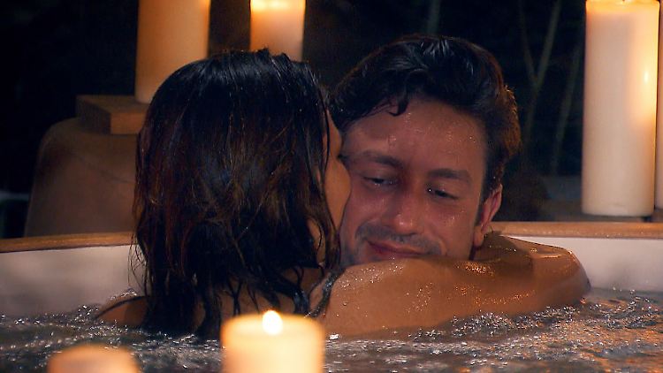 Ja, das Anbaggern beherrscht der Bachelor - aber nicht alle Damen finden das gut.