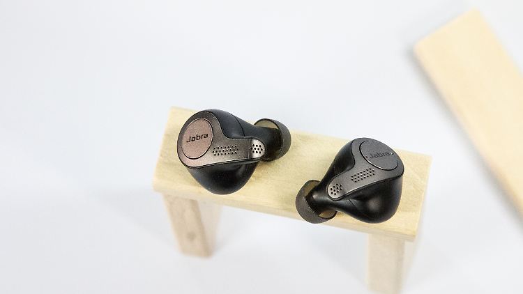Die Jabra Elite 65t sind leichte, kabellose Bluetooth-Ohrhörer.