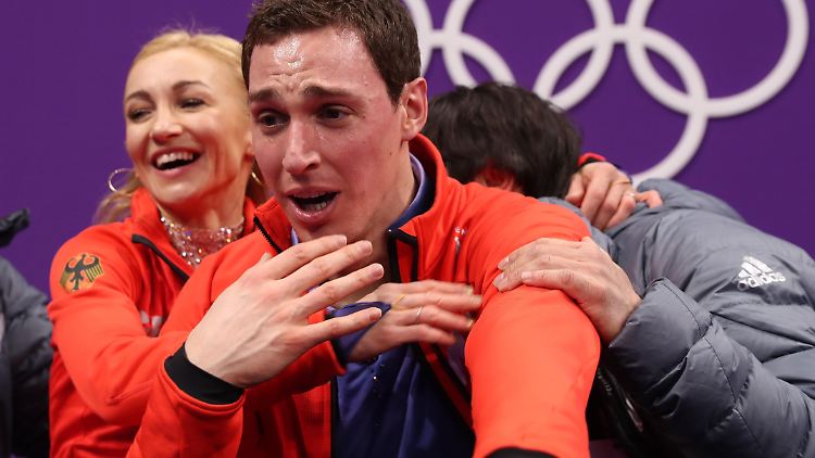 Können ihr Glück kaum fassen: Aljona Savchenko und Bruno Massot