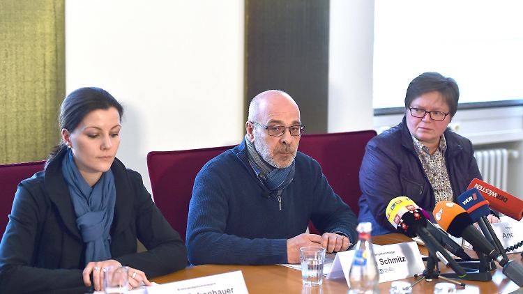 Kriminaloberkommisarin Milva Schonhauer, Kriminalhauptkomissar Ulrich Schmitz und Oberstaatsanwältin Anette Milk (von links) unterrichten über die Gruppenvergewaltigungen.