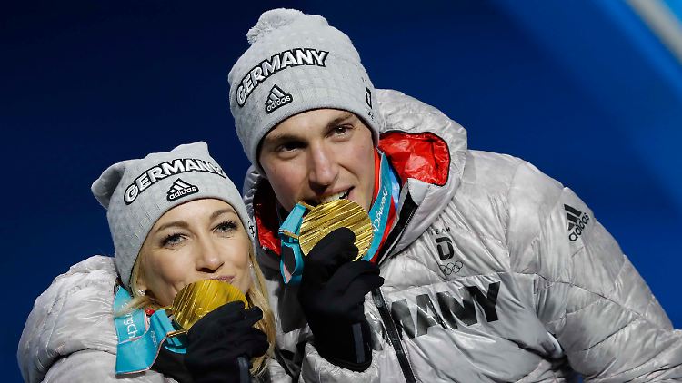 Ihre Bronzemedaillen aus Vancouver und Sotschi versteckt Savchenko in ihrem Keller. Gold wird es wohl bis ins Wohnzimmer schaffen. 