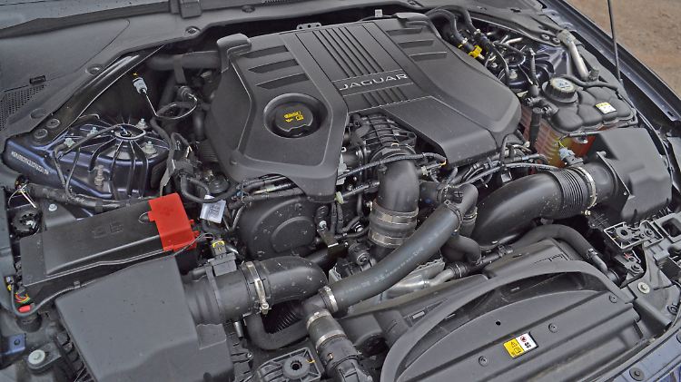 Das Herz des Jaguar XF 30d Sportbrake: der 3,0-Liter-V6-Twinturbo-Diesel mit 300 PS.