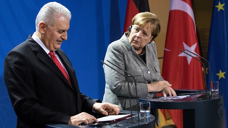Binali Yildirim und Angela Merkel - in abgegrenzter Arbeitsatmosphäre.