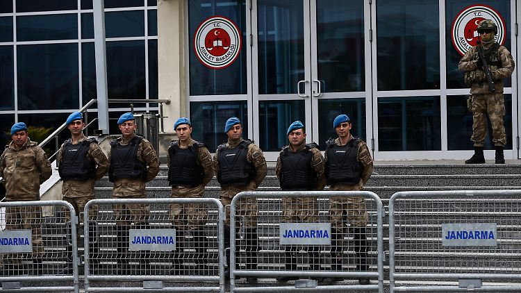 Vor dem Gefängnis Silivri, in dem Deniz Yücel mehr als ein Jahr lang inhaftiert war.