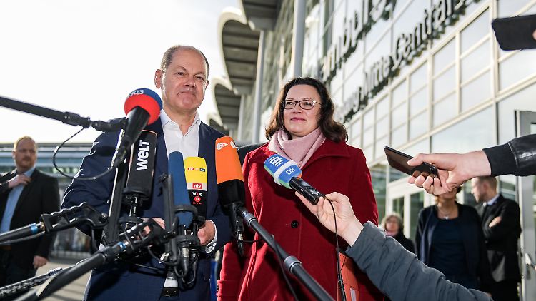 Interims-Chef Olaf Scholz und seine designierte Nachfolgerin Andrea Nahles können die SPD bisher nicht aus dem Umfragetief befreien - im Gegenteil. 