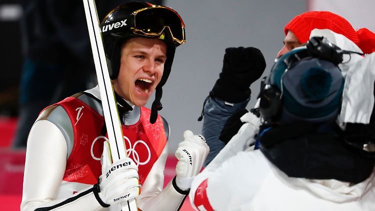 Gold verloren? Silber gewonnen! So sah es Andreas Wellinger nach dem Springen von der Großschanze.
