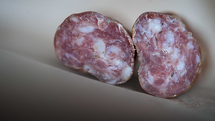 Die Polnische Rohwurst im Angebot von Lidl bringt Schweinewirte auf die Palme.