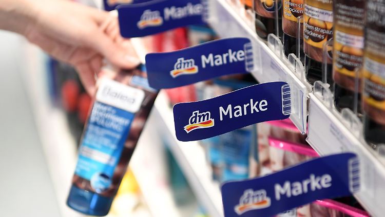 Auch Drogeriemarktketten haben ihr Eigenmarkenangebot ausgebaut.