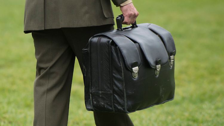 Der Atomkoffer der USA wird scherzhaft auch "Nuclear Football" genannt.