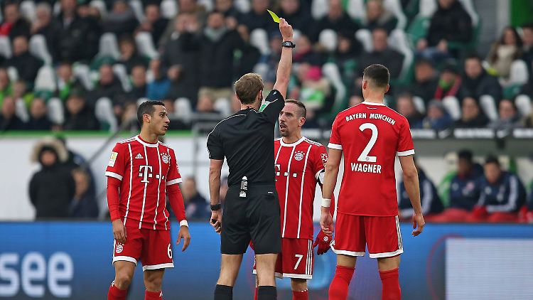 "Nur" Gelb lautet Sascha Stegemanns Urteil gegen Franck Ribéry.