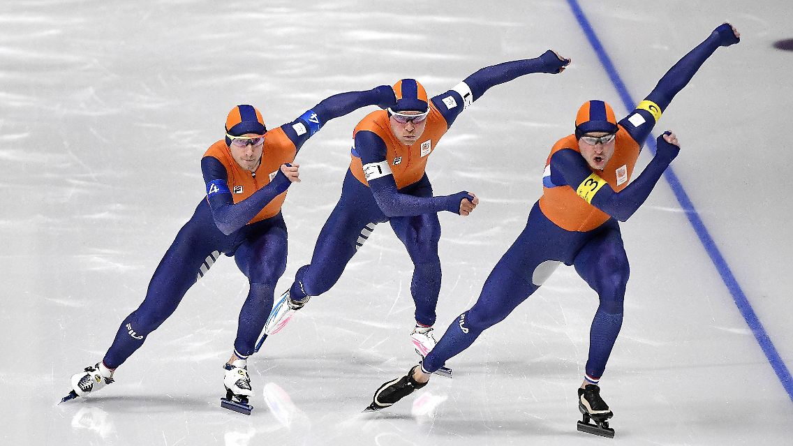 Wie bei fast allen Eisschnelllaufwettbewerben haben die Niederländer die Nase klar vorne, was angesichts einer solch synchronen Choreografie aber auch kaum verwundert.