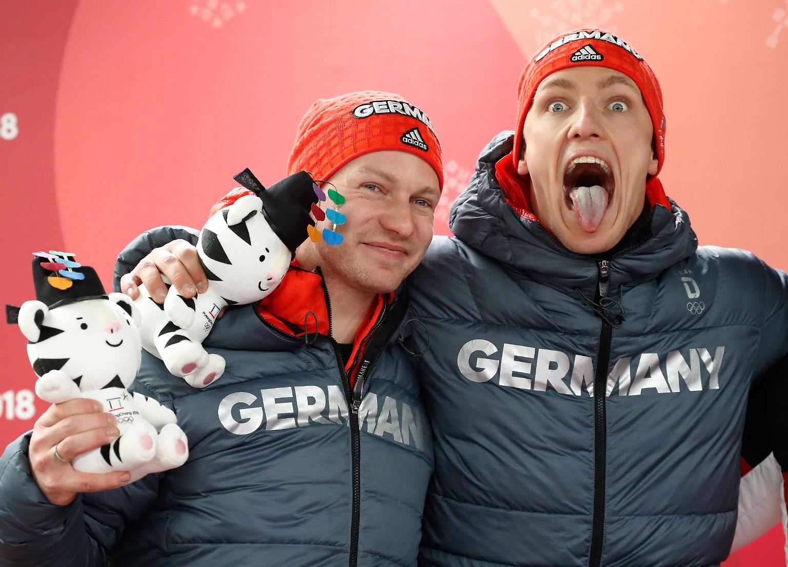 Den Sieg des zehnten Wettkampftages bei den Olympischen Winterspielen in Pyeongchang liefern Francesco Friedrich und Thorsten Margis.