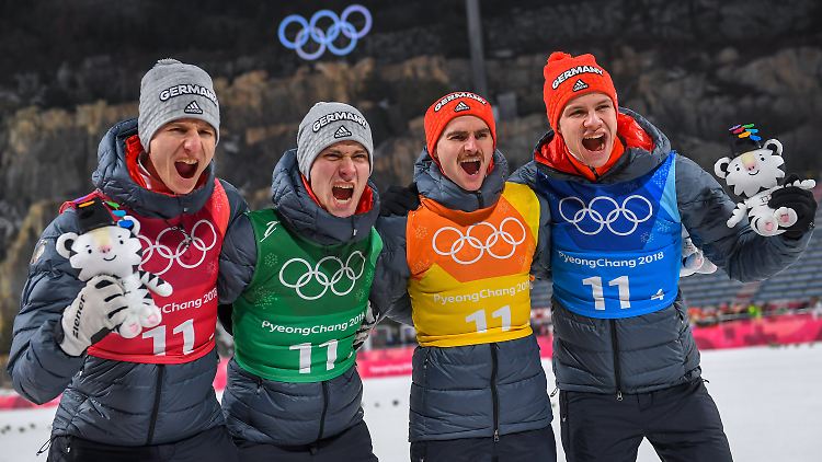 Die deutschen Silber-Springer: Karl Geiger (L.-R.), Stephan Leyhe, Richard Freitag und Andreas Wellinger.
