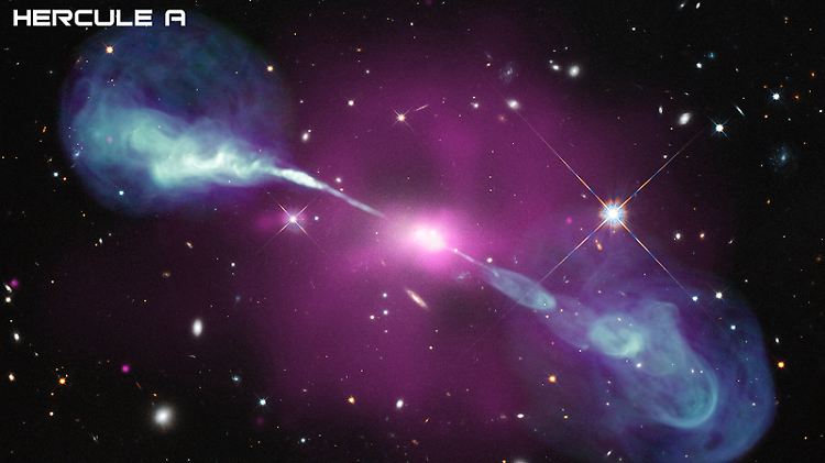 Große Galaxie in der Mitte des Herkules-Galaxienhaufens.