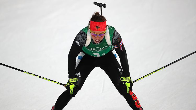 Biathlon-Star Laura Dahlmeier muss für unbestimmte Zeit pausieren.
