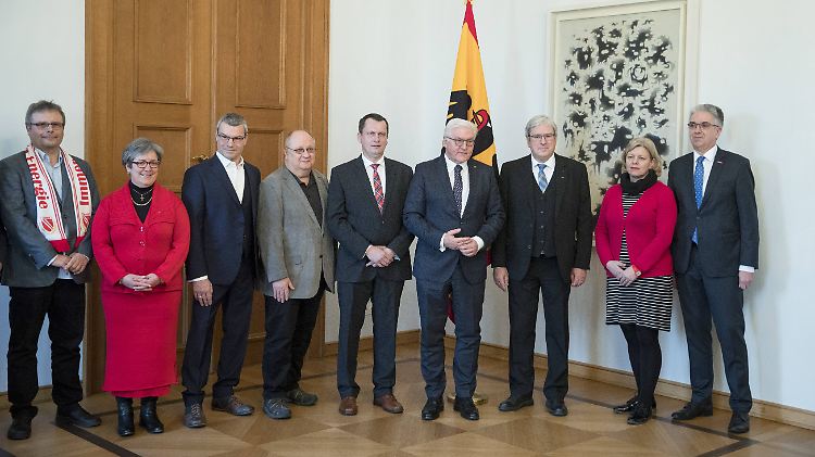 Bundespräsident Frank-Walter Steinmeier und Vertreter der Stadt Cottbus: Das Gespräch soll weitergeführt werden.