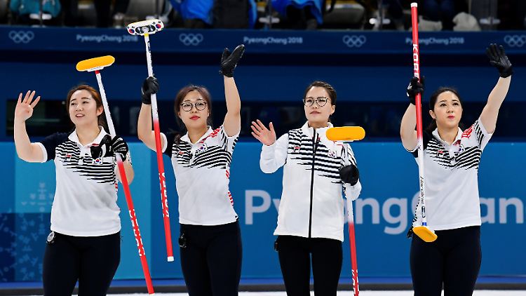 Kim, Kim, Kim, Kim und Kim schrubben sich erfolgreich durch den Wettkampf. Eine muss immer aussetzen - nur vier dürfen pro Spiel eingesetzt werden.