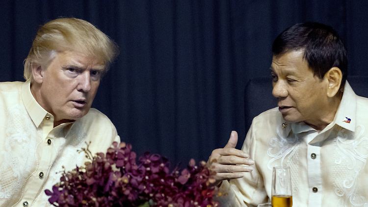 Konkret nennt Amnesty International US-Präsident Donald Trump und den philippinischen Präsidenten Rodrigo Duterte als Negativbeispiele. 